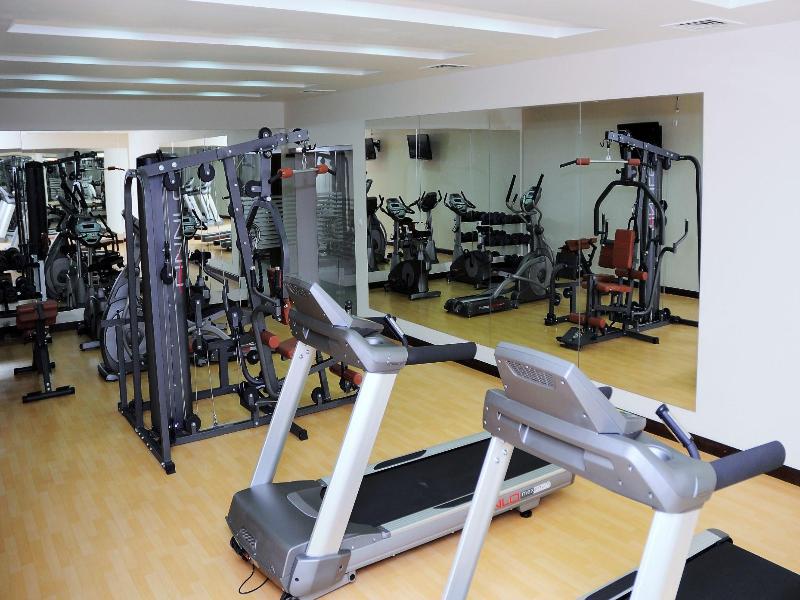 Hotel Doubletree By Hilton Shymkent Esterno foto