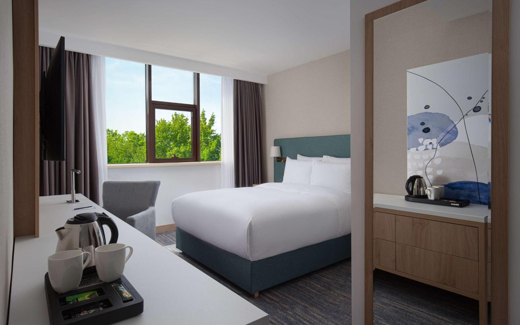 Hotel Doubletree By Hilton Shymkent Esterno foto