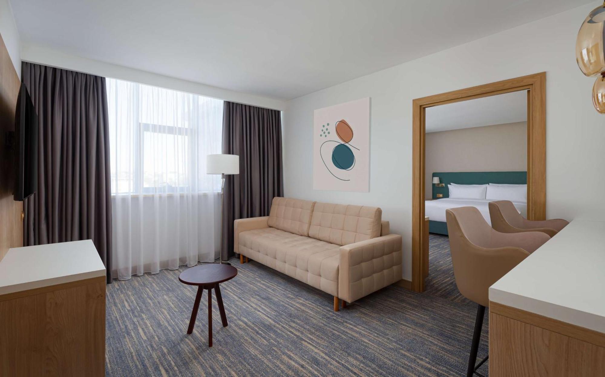 Hotel Doubletree By Hilton Shymkent Esterno foto