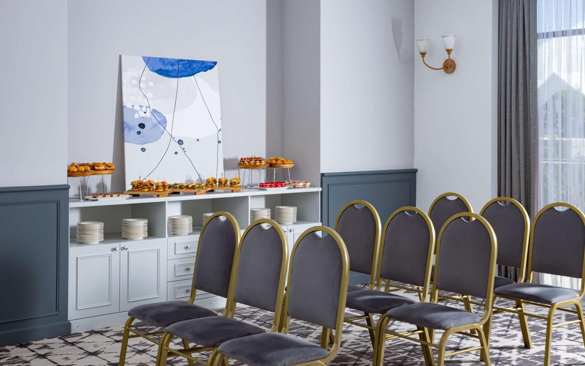 Hotel Doubletree By Hilton Shymkent Esterno foto