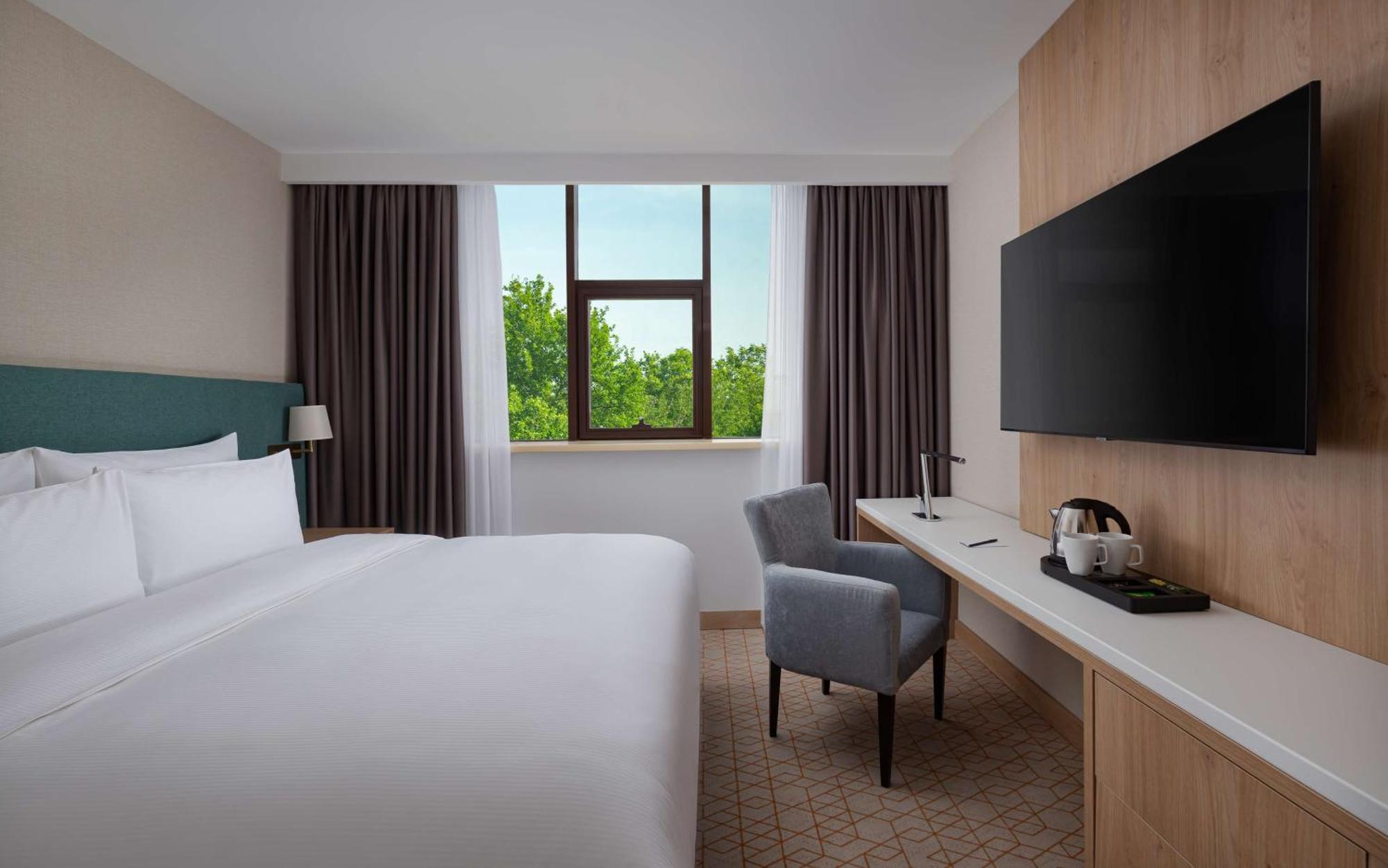 Hotel Doubletree By Hilton Shymkent Esterno foto