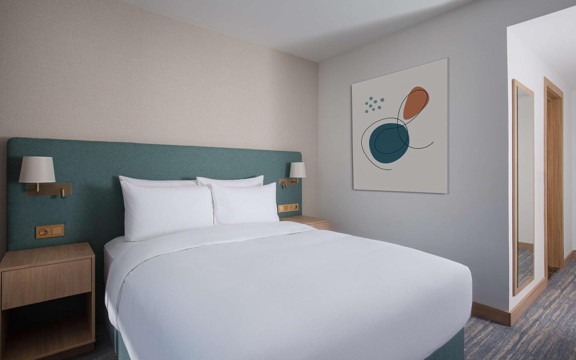Hotel Doubletree By Hilton Shymkent Esterno foto