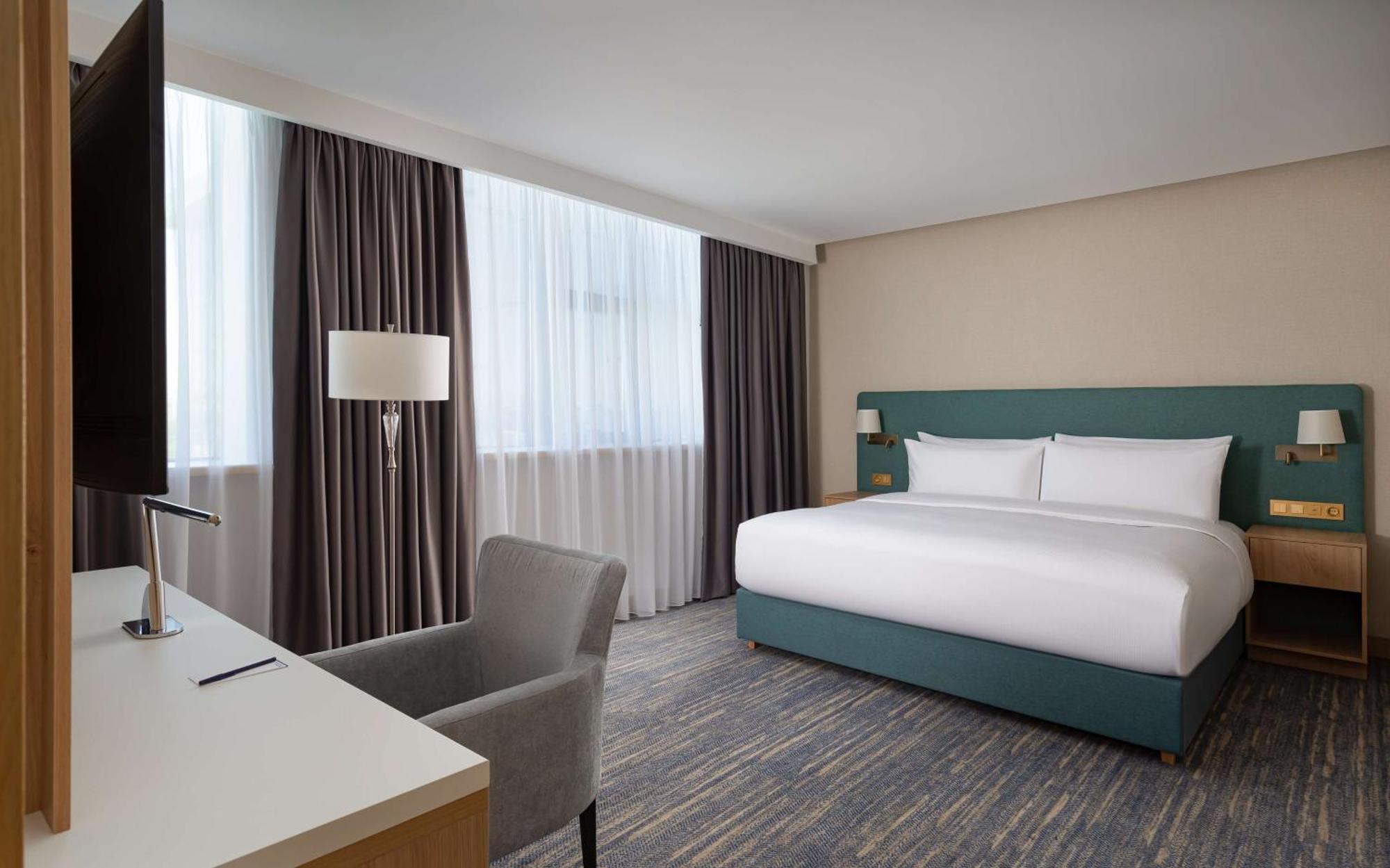 Hotel Doubletree By Hilton Shymkent Esterno foto