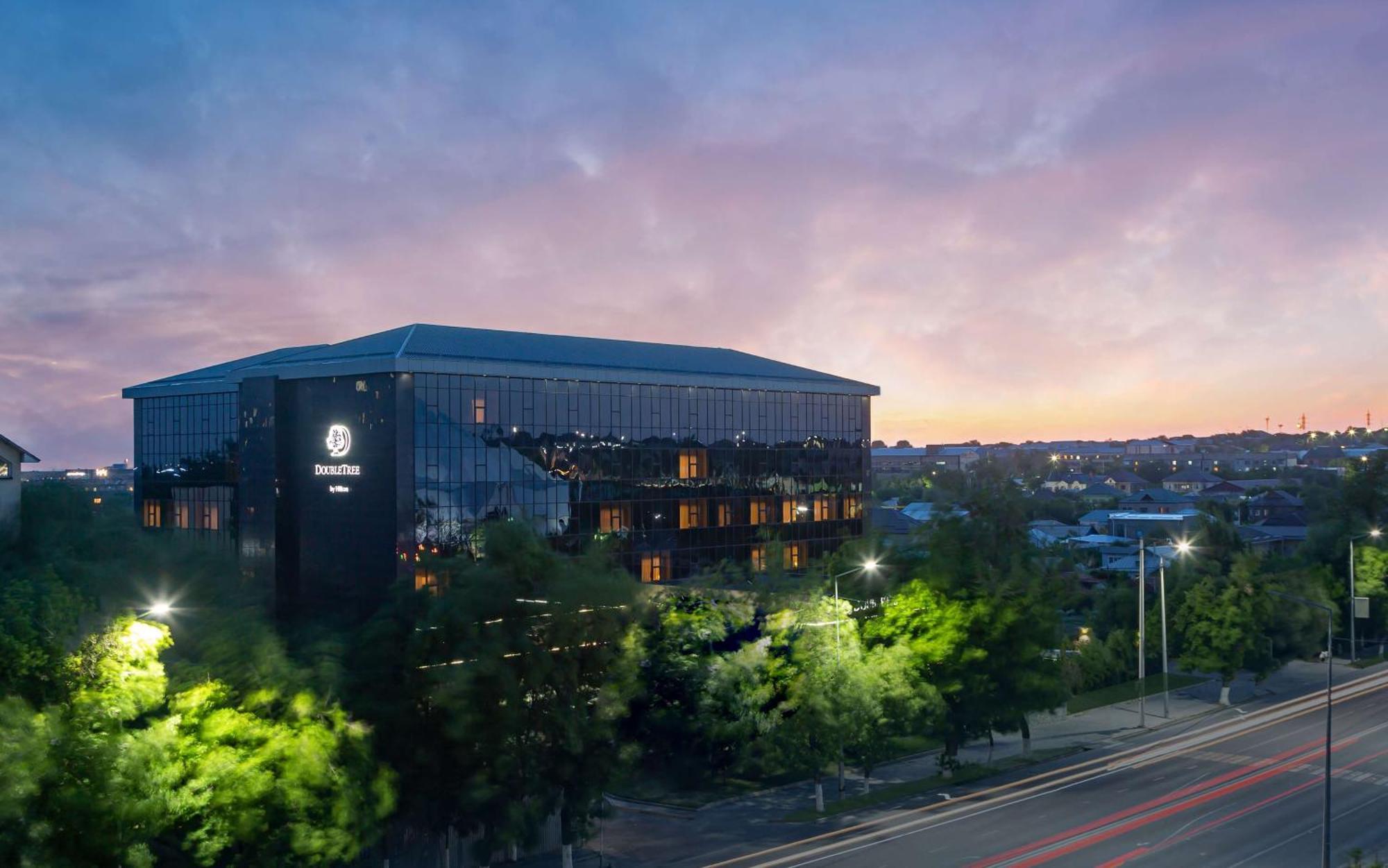 Hotel Doubletree By Hilton Shymkent Esterno foto