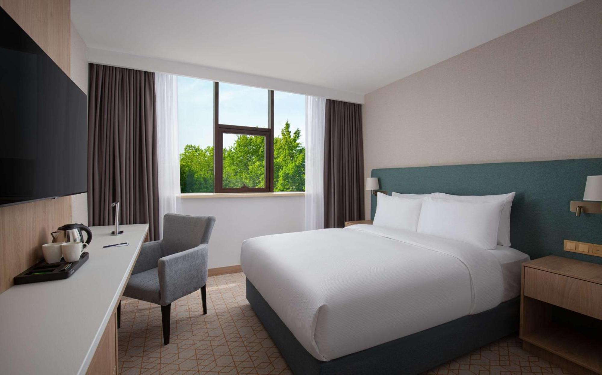 Hotel Doubletree By Hilton Shymkent Esterno foto
