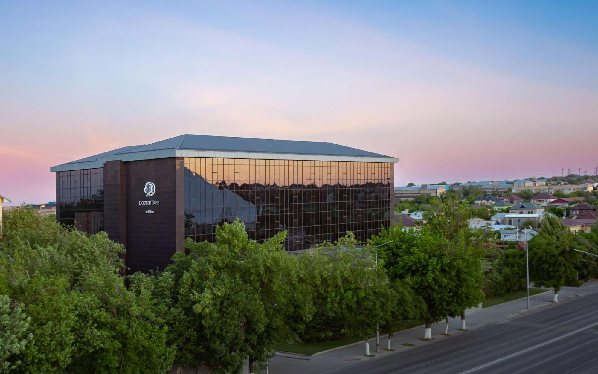 Hotel Doubletree By Hilton Shymkent Esterno foto