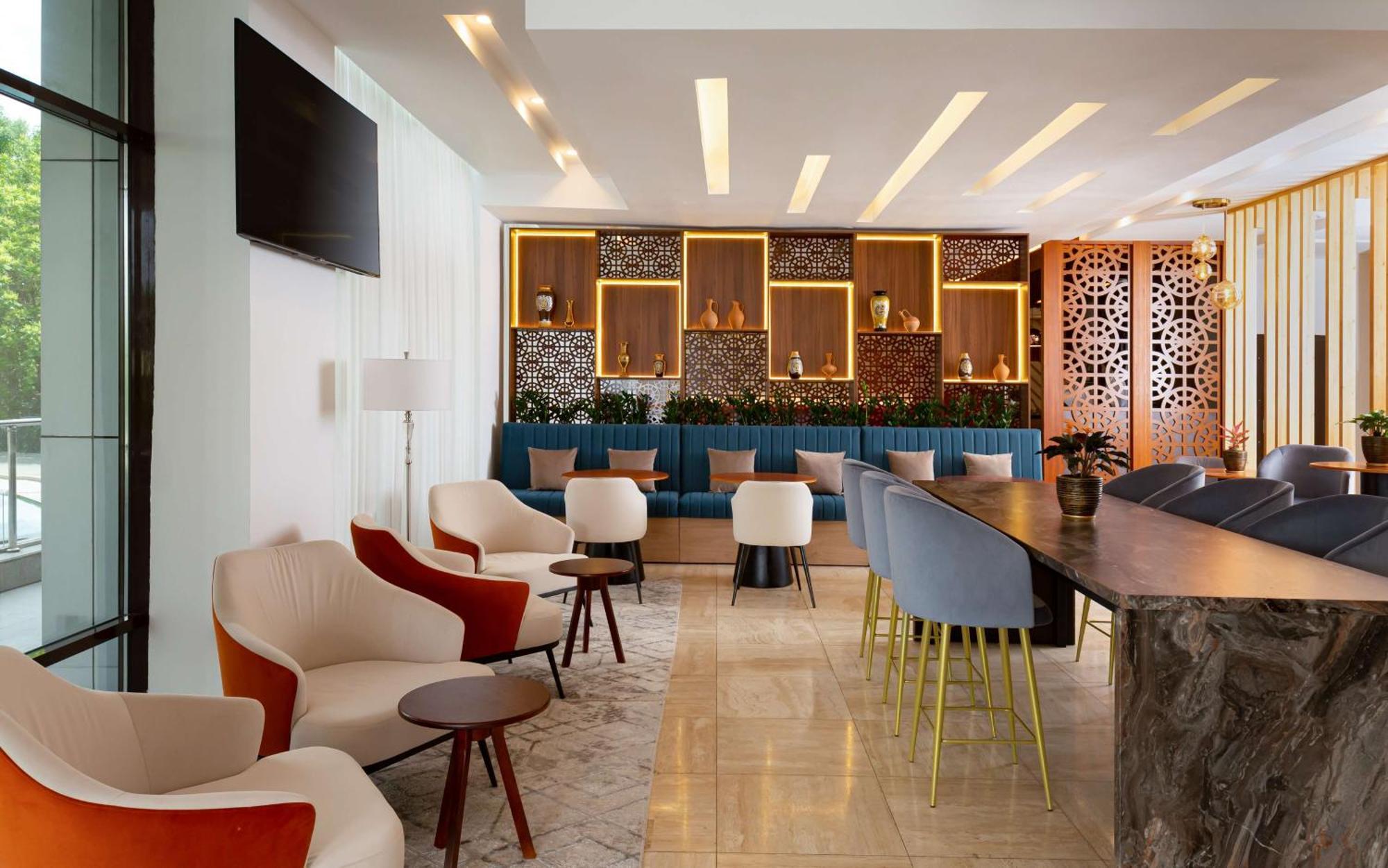 Hotel Doubletree By Hilton Shymkent Esterno foto