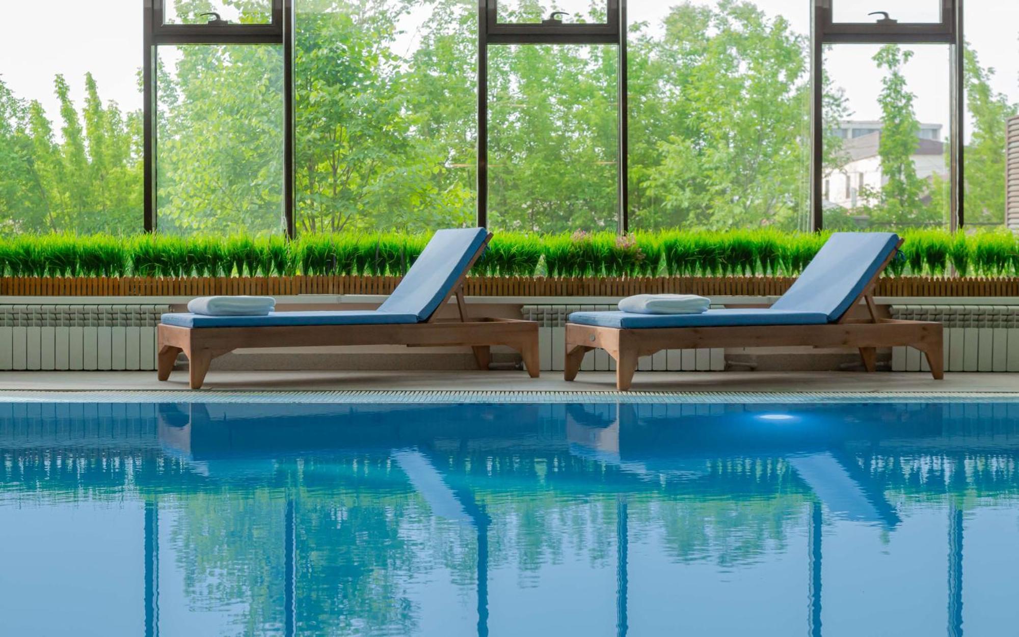 Hotel Doubletree By Hilton Shymkent Esterno foto