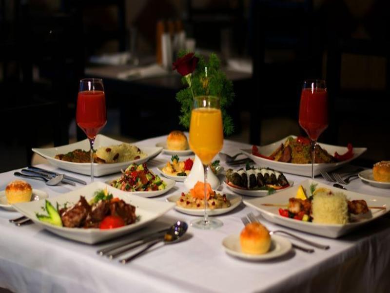 Hotel Doubletree By Hilton Shymkent Esterno foto