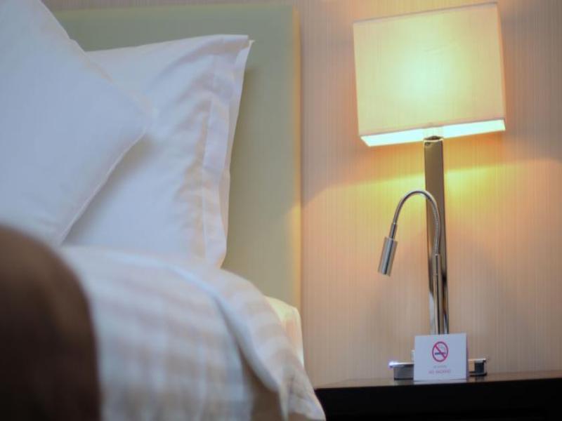 Hotel Doubletree By Hilton Shymkent Esterno foto