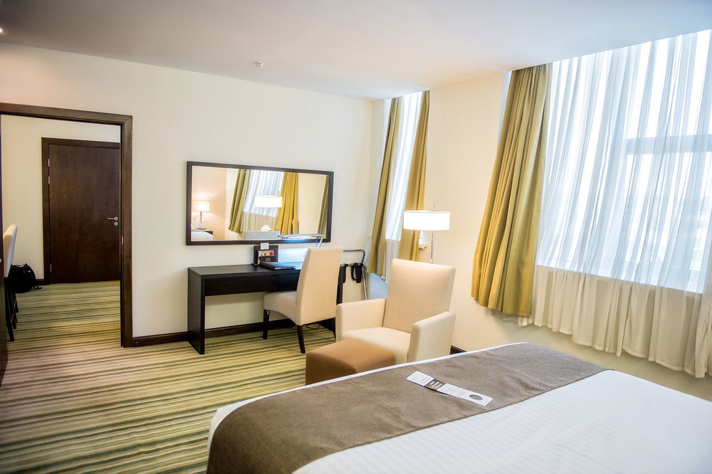 Hotel Doubletree By Hilton Shymkent Esterno foto